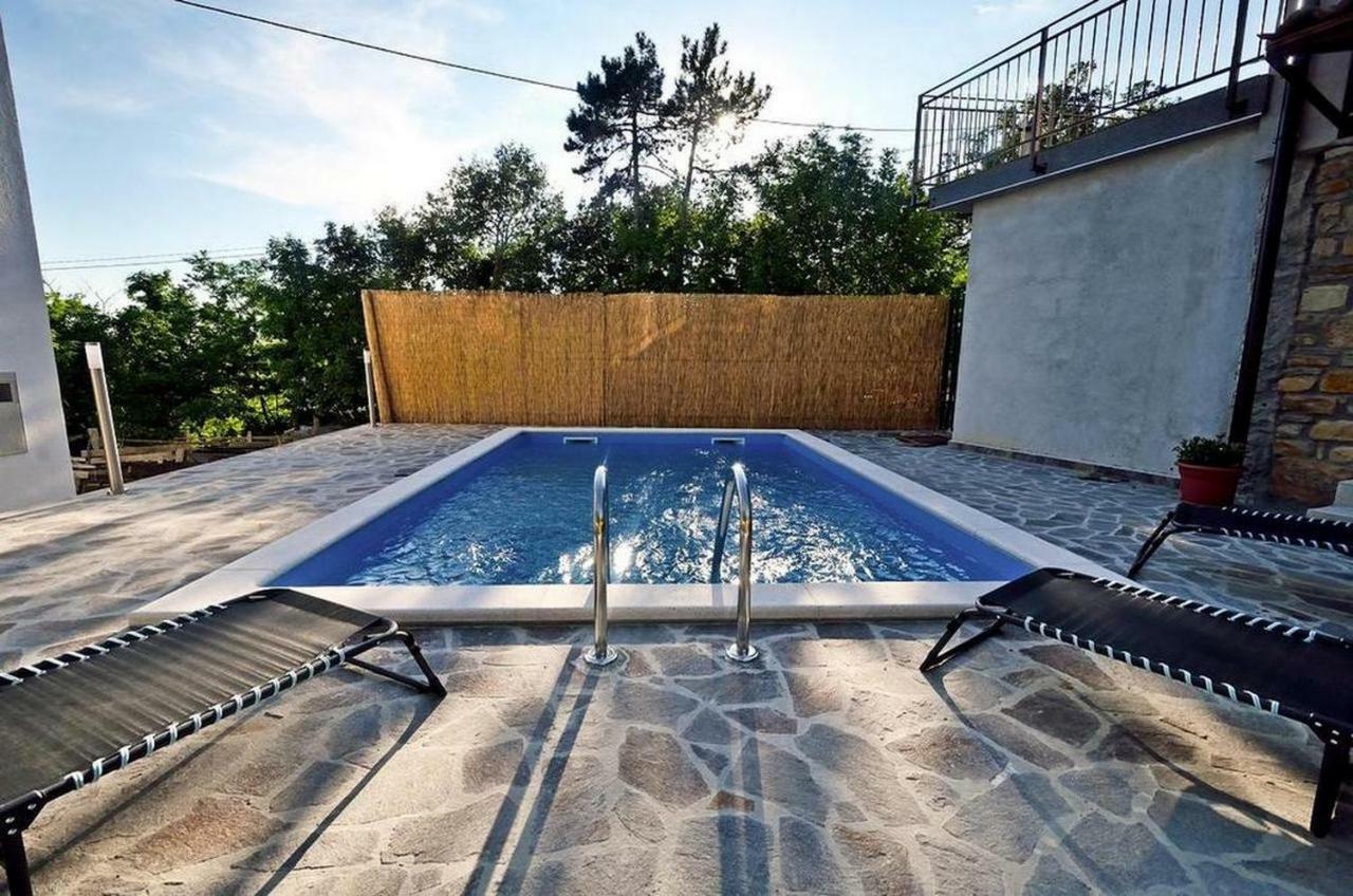 House Eda With Private Pool *